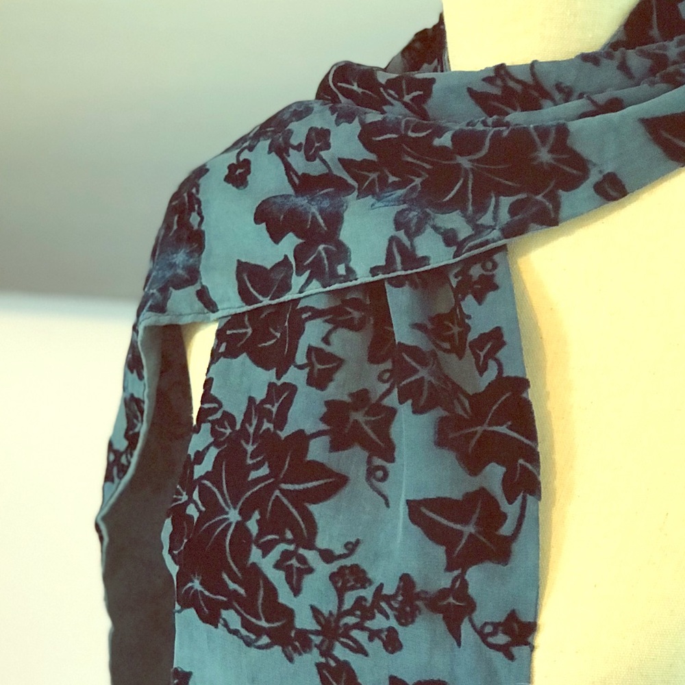 Velvet Detailed Holly Raal Blue Scarf